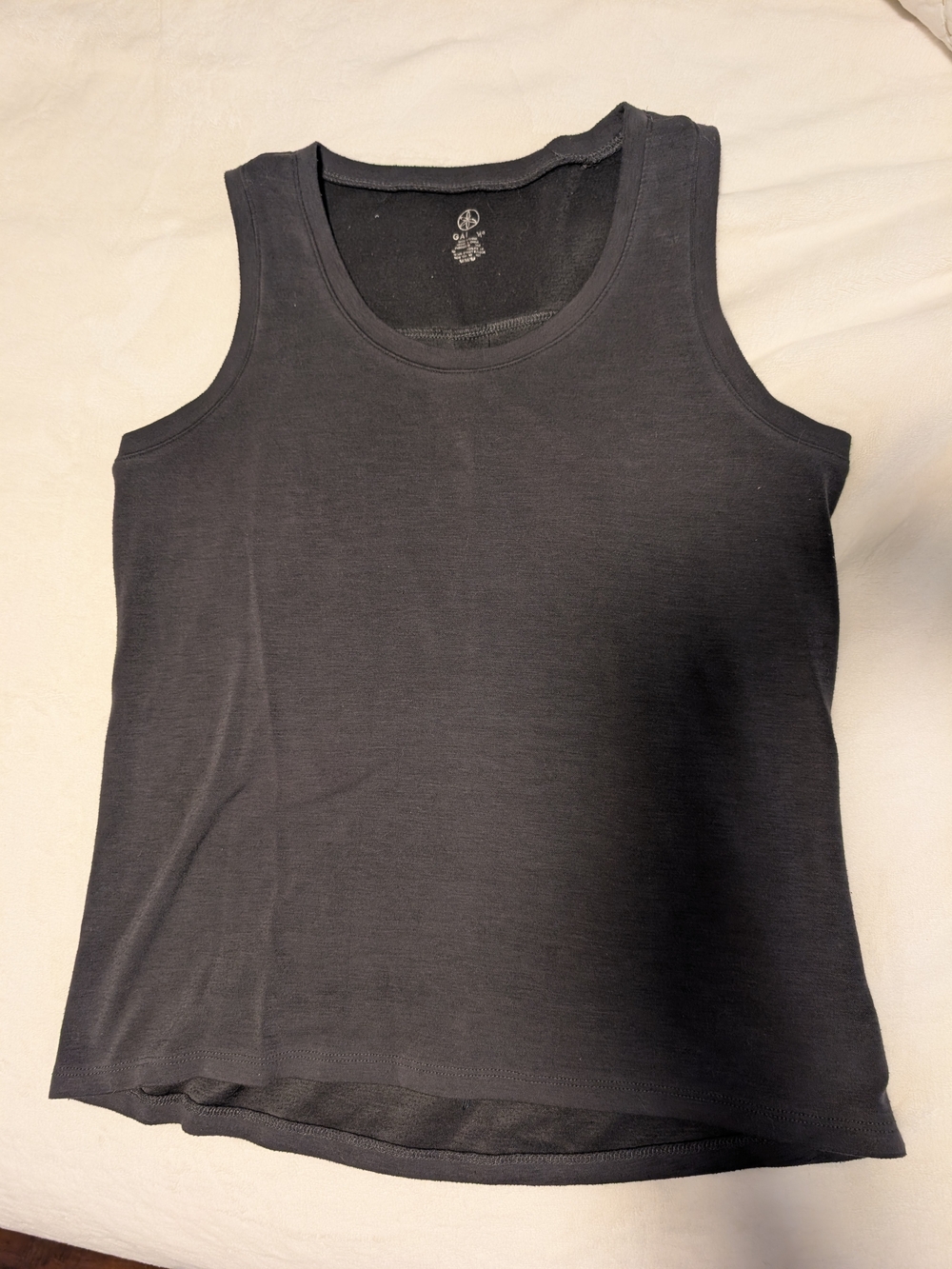 GAIAM Black Scoop Neck Tank Top